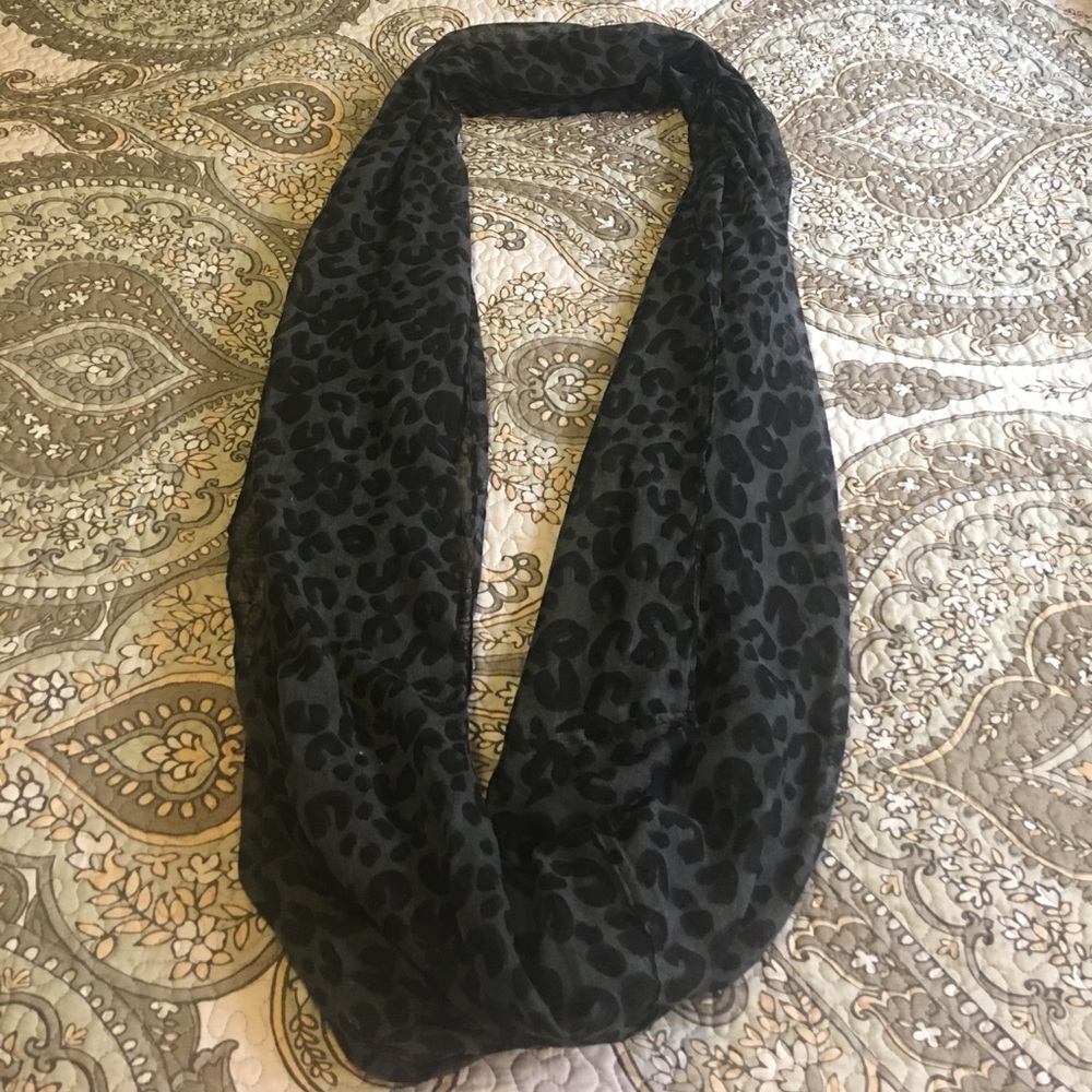 Gray leopard infinity scarf